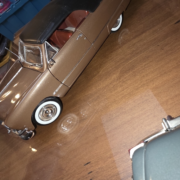 Classic Die-Cast Car Model Set - Blue, Brown, Maroon - Picture 7 of 8